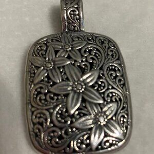 Sarda (tm) Floral Filigree Enhancer w/ Magnetic Bale